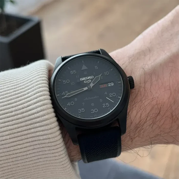 Seiko 5 men's watch model SRPJ11K1