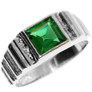 Men’s white gold ring with emerald and brilliant