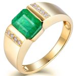Men’s ring with emerald and brilliant