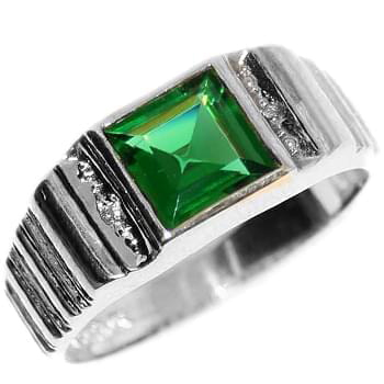 Men’s white gold ring with emerald and brilliant