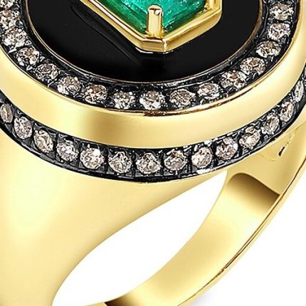 Men’s 18K yellow gold ring with emerald and brown brilliant