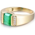 Men’s ring with emerald and brilliant