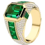 Men's 18K yellow gold ring with emerald and brilliant cut diamond, luxury design