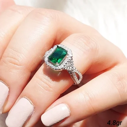 Women’s Emerald Gold Ring – Elegant Jewelry Code 10160