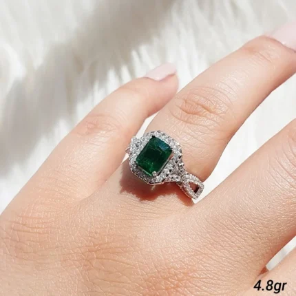 Women’s Emerald Gold Ring – Elegant Jewelry Code 10160