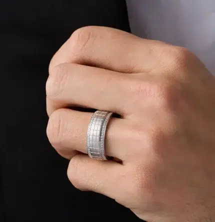 Men’s 18K White Gold Wedding Ring with Brilliant-Cut Diamonds – Model WRGM1304