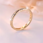 Luxury women's ring with round white flower, delicate gold color - Image 2