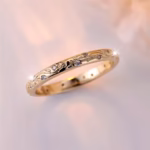 Luxury women's ring with round white flower, delicate gold color - Image 3