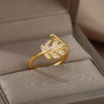 Women's gold ring with leaf design and fashionable 18k gold - gold color - special and professional design