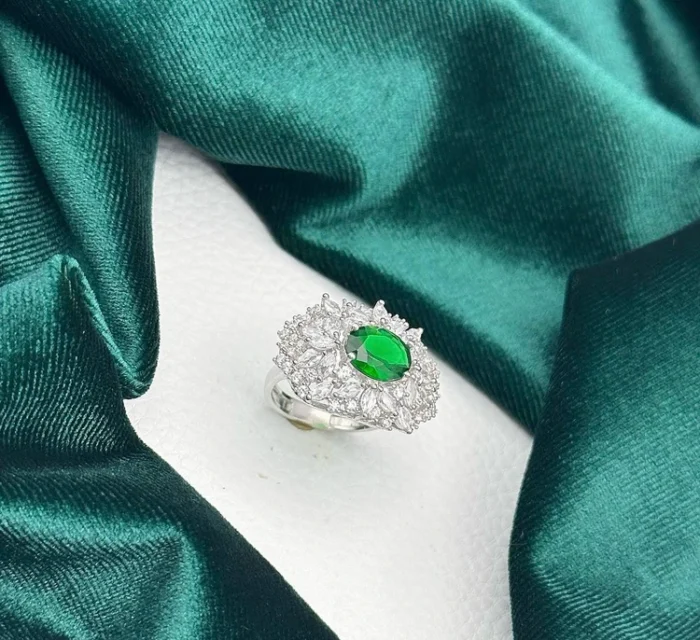 Radiant Oval Emerald Gold Ring – Code 10270