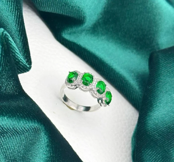 Quadruple Crown Emerald Gold Ring – Code 10274