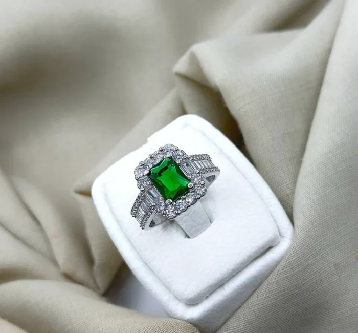 Women’s Emerald Gemstone Ring – Gold, Code 10702
