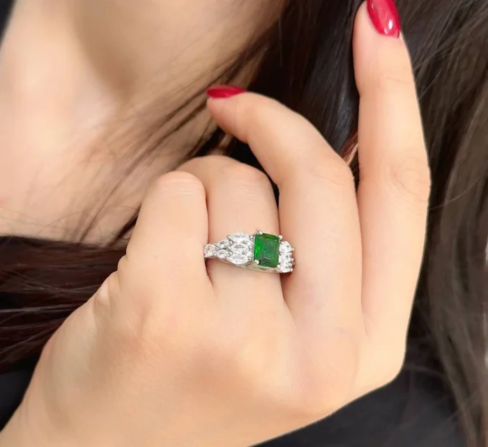 Women’s Emerald Gemstone Ring – Angel Wing Design, Code 10976