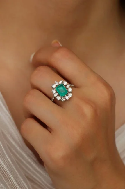 Floral Design Women’s Emerald Gold Ring – Code 11034