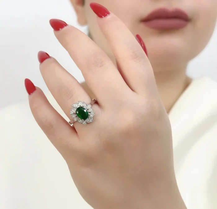 Leaf Design Women’s Emerald Gold Ring – Code 11069