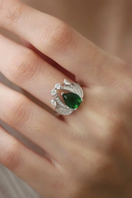 Emerald Gold Crown Design Ring – Code 11087