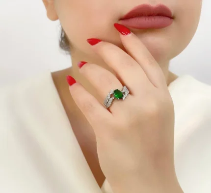 Small Oval Gemstone Emerald Ring – Code 11112