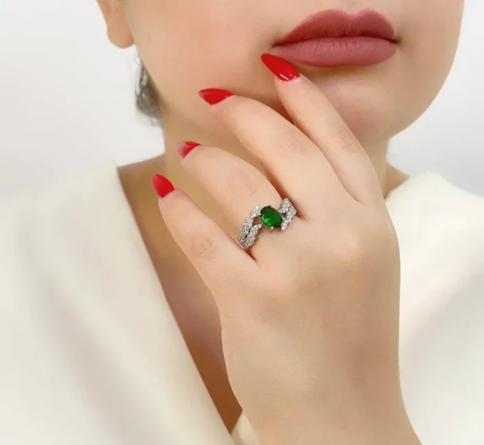 Small Oval Gemstone Emerald Ring – Code 11112