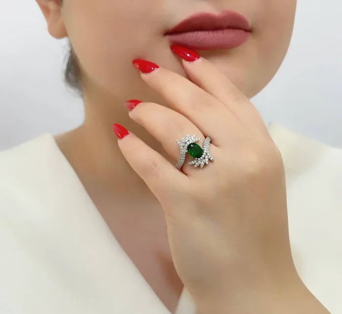Simple Luxury Crown Emerald Ring – Code 11115