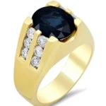 Yellow gold men’s ring with brilliant diamond and sapphire – front view