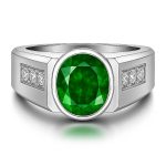 emerald centerpiece ring